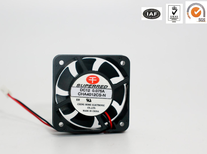 انخفاض مستوى الضجيج 0.075A 4000RPM مروحة تبريد السيارة 23 ديسيبل مستوى الضوضاء